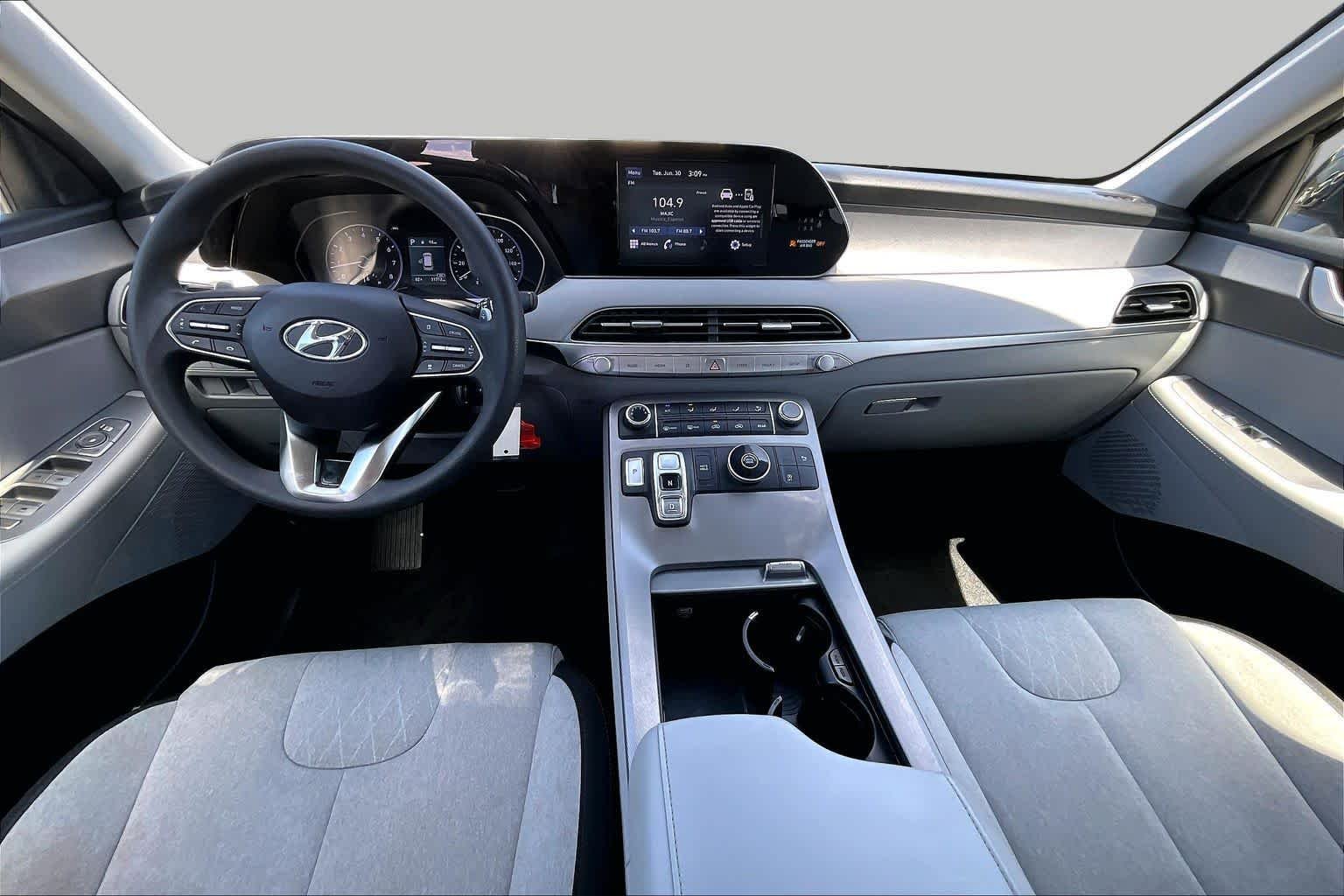 Used 2021 Moonlight Cloud Hyundai SE image 16