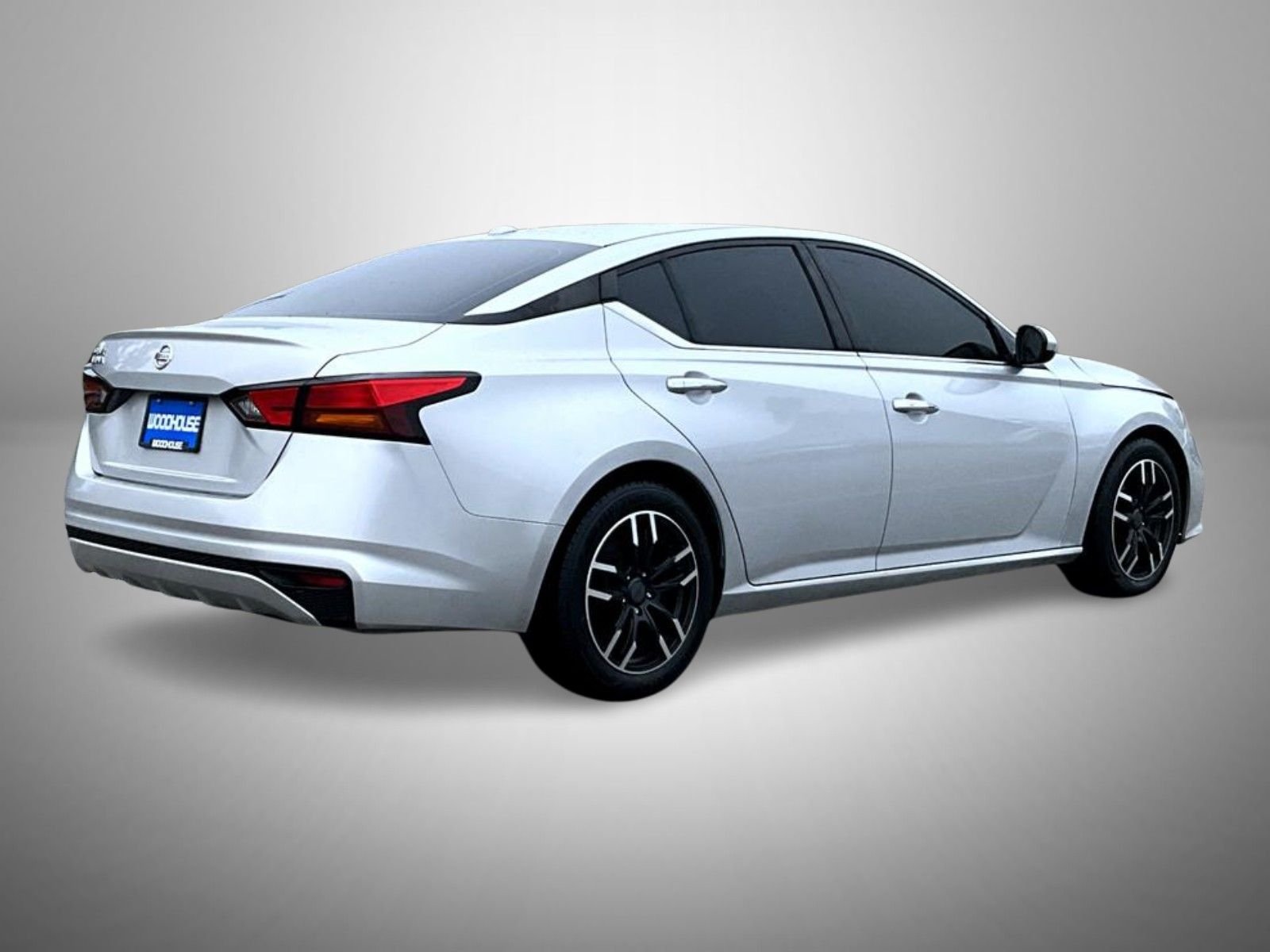 Used 2020 Silver Nissan 2.5 S image 5