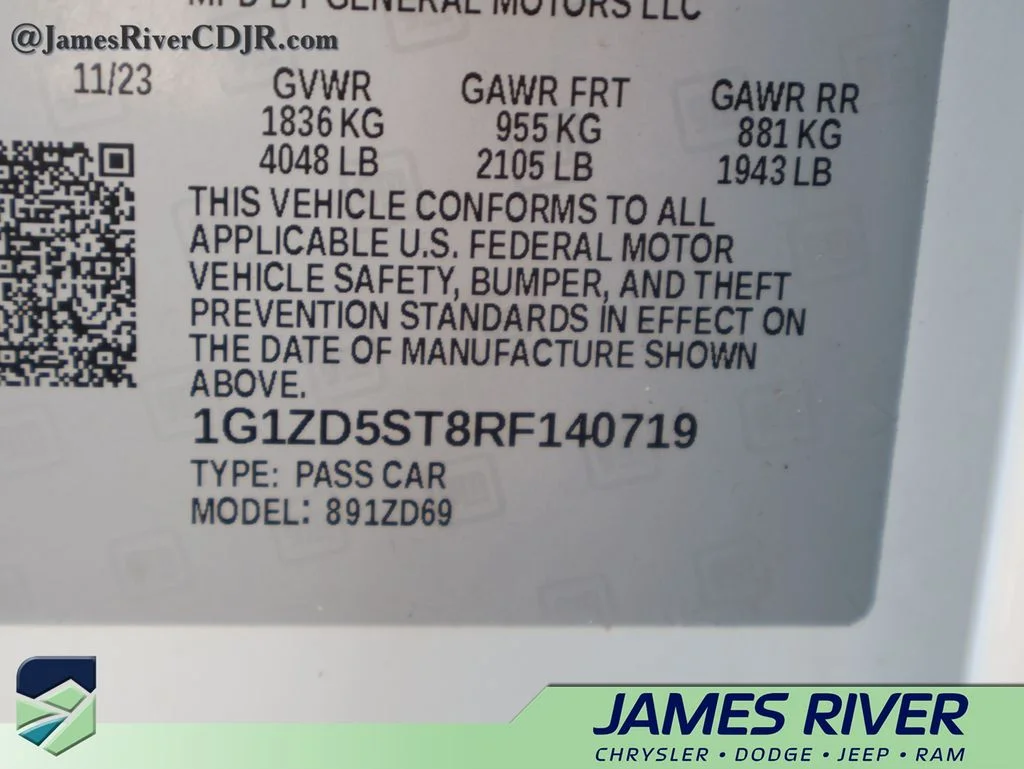 Used 2024 White Chevrolet LT image 39