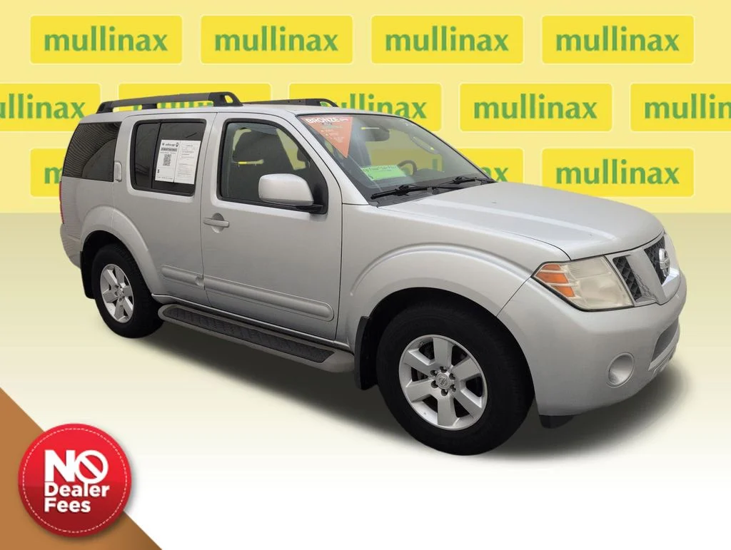 2011 Nissan Pathfinder SV 4x2's photo