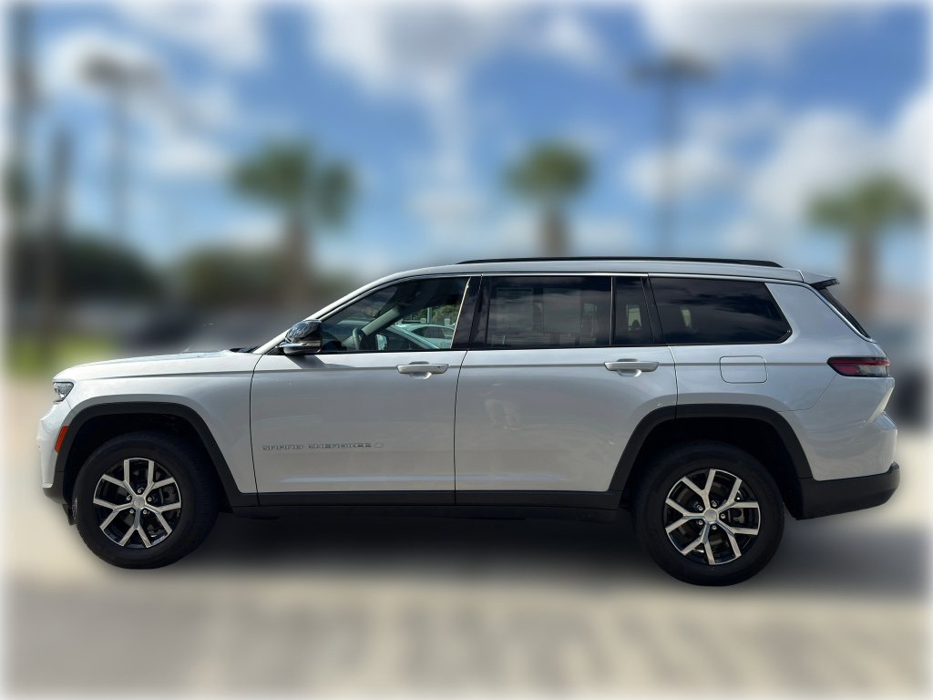 Used 2024 Silver Zynith Clear Coat Jeep Limited image 4