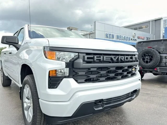 New 2026 Summit White Chevrolet Custom image 4