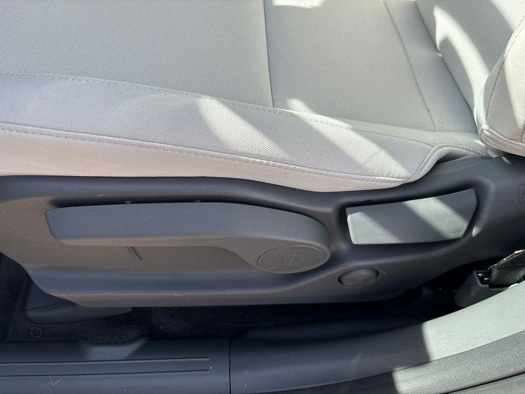 New 2026 White Hyundai SE image 18