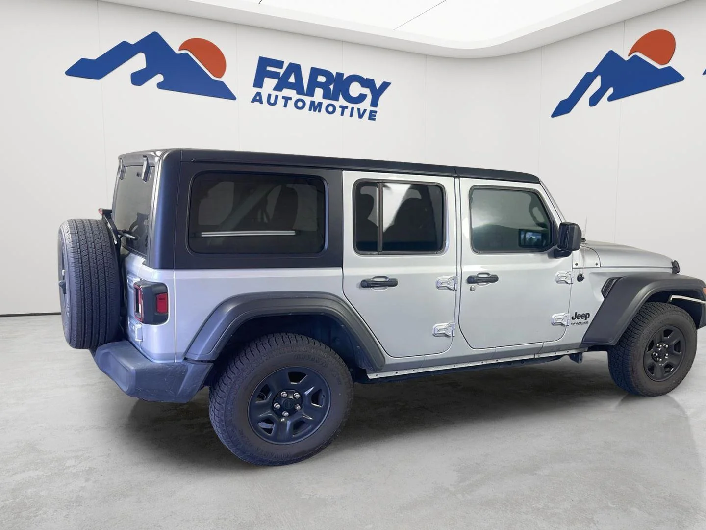 Used 2022 Silver Zynith Clearcoat Jeep Unlimited Sport image 6