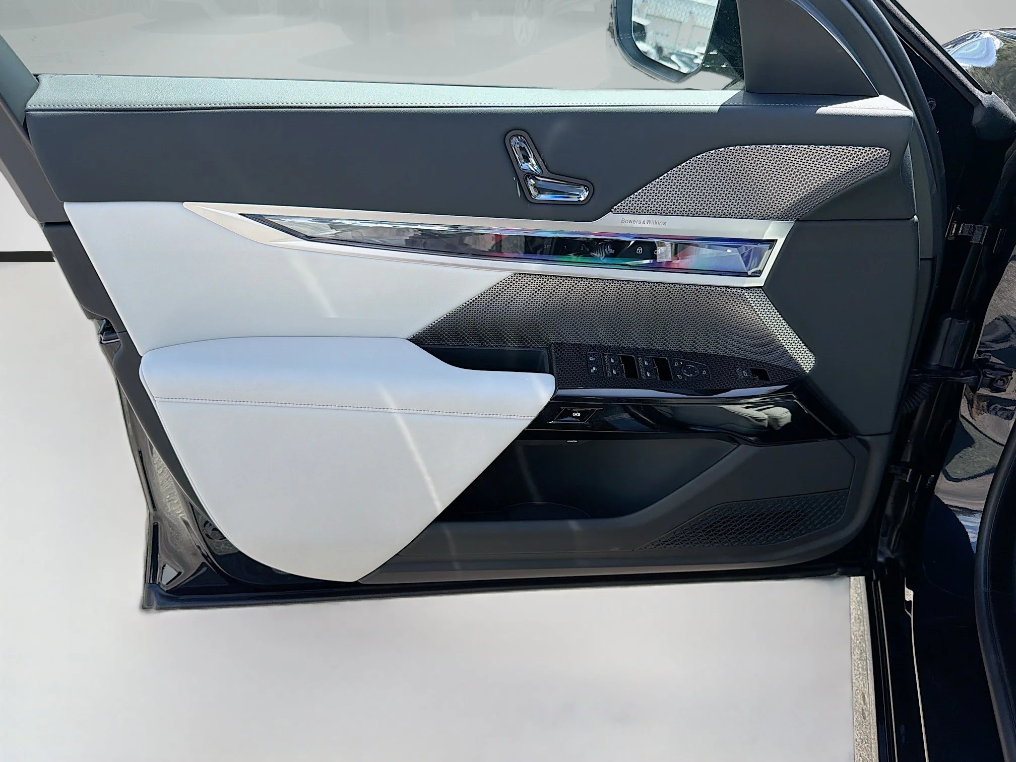 New 2026 Carbon Black Metallic BMW 740i image 21