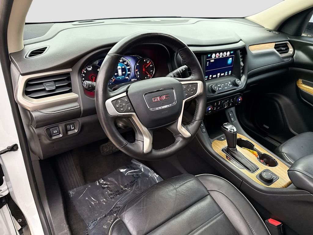 Used 2017 White Frost Tricoat GMC Denali image 9
