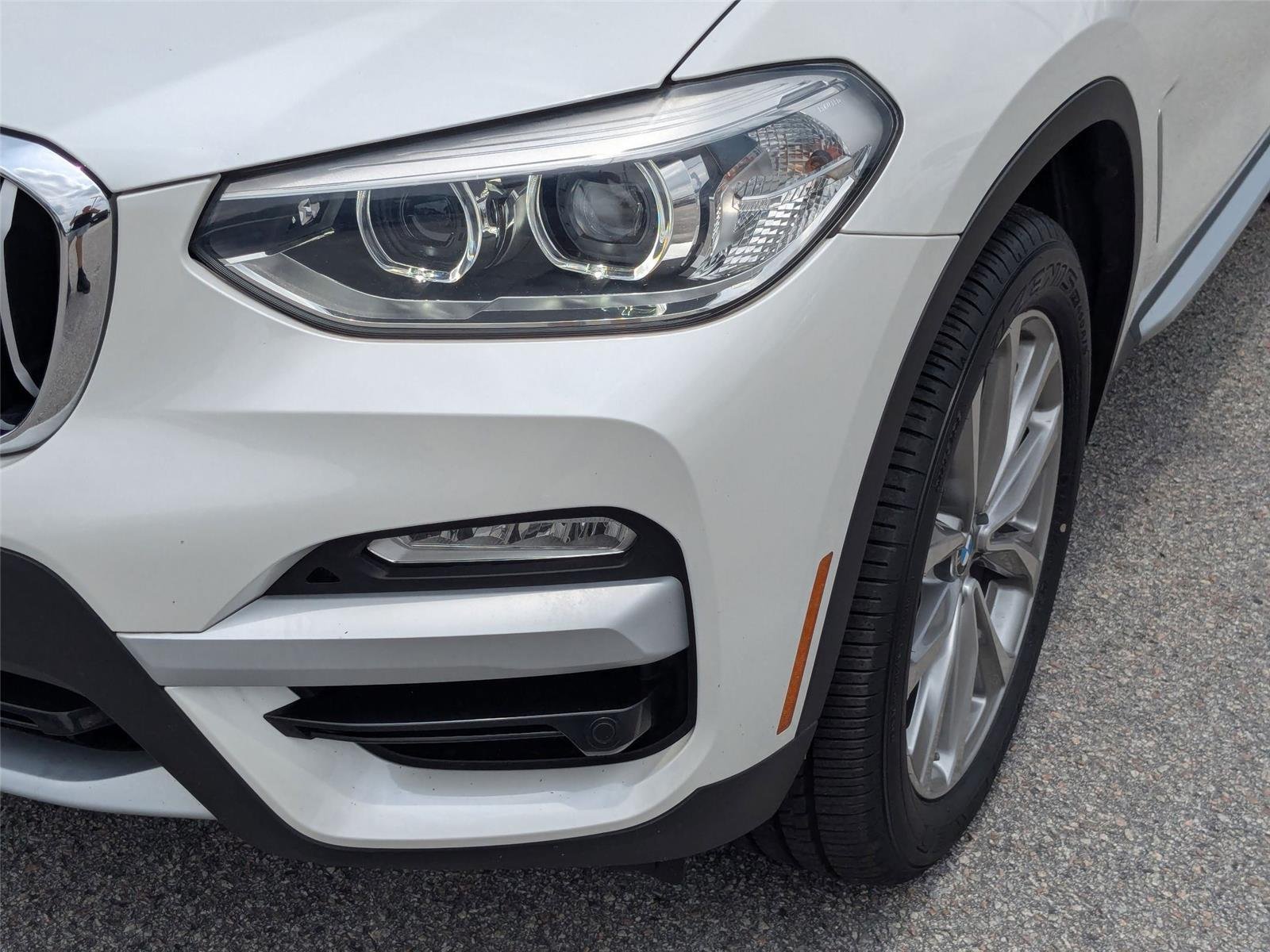 Used 2019 Mineral White Metallic BMW xDrive30i image 9