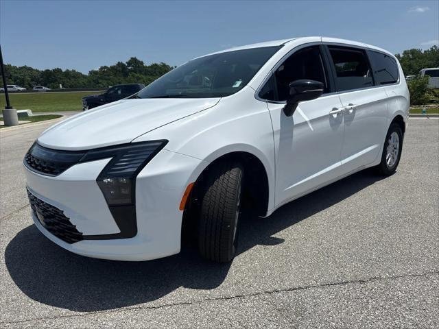 New 2027 Bright White Clear-Coat Paint Chrysler Select image 4