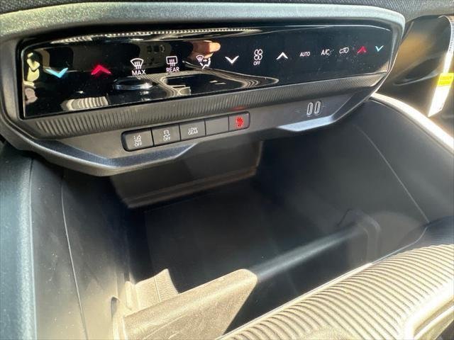 New 2026 Red Hot Pearl-Coat Exterior Paint Jeep Laredo image 26