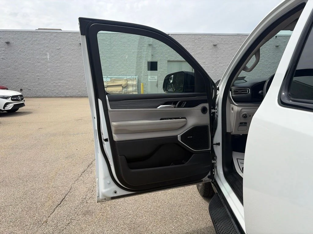 Used 2024 White Jeep Series II image 10