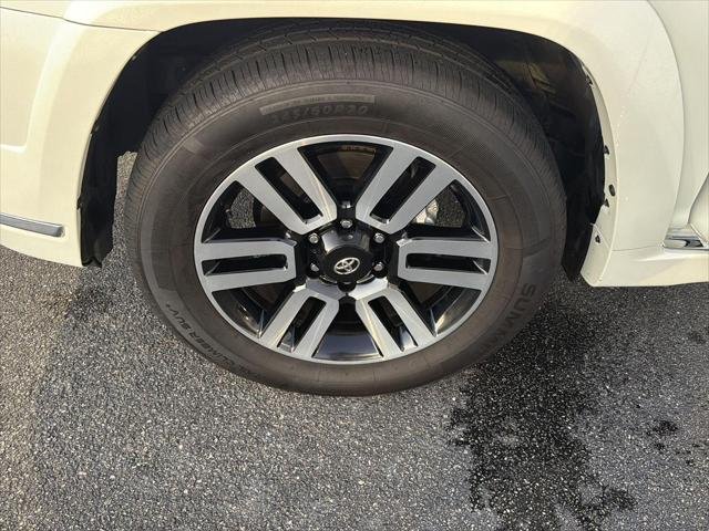 Certified Used 2023 BLIZZARD PEARL Toyota  image 40