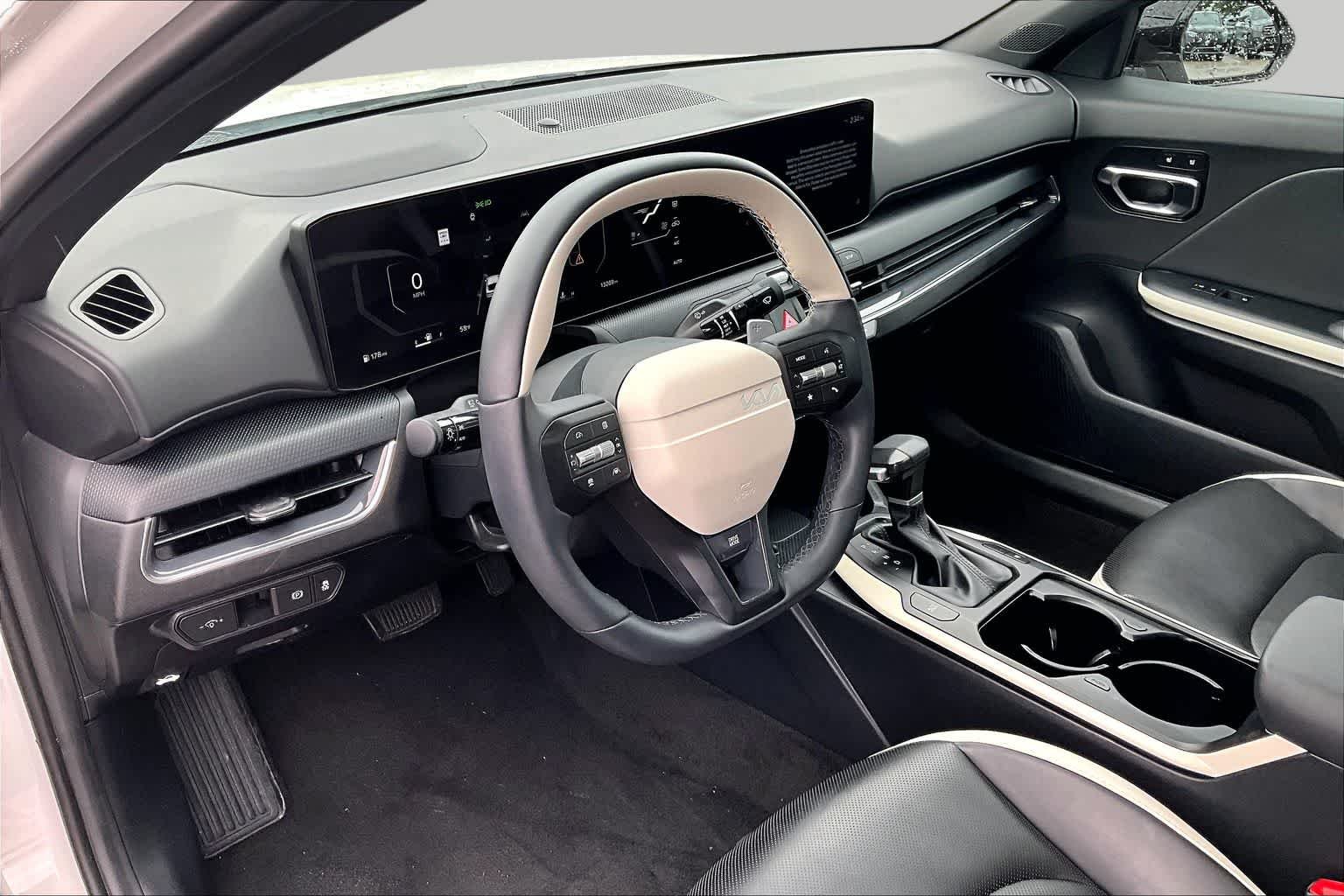 Used 2025 Snow White Pearl Kia GT-Line image 18
