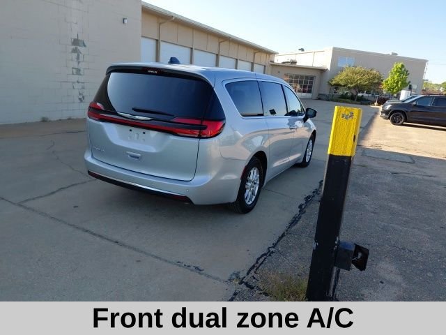 Used 2024 Silver Mist Clearcoat Chrysler Touring L image 4
