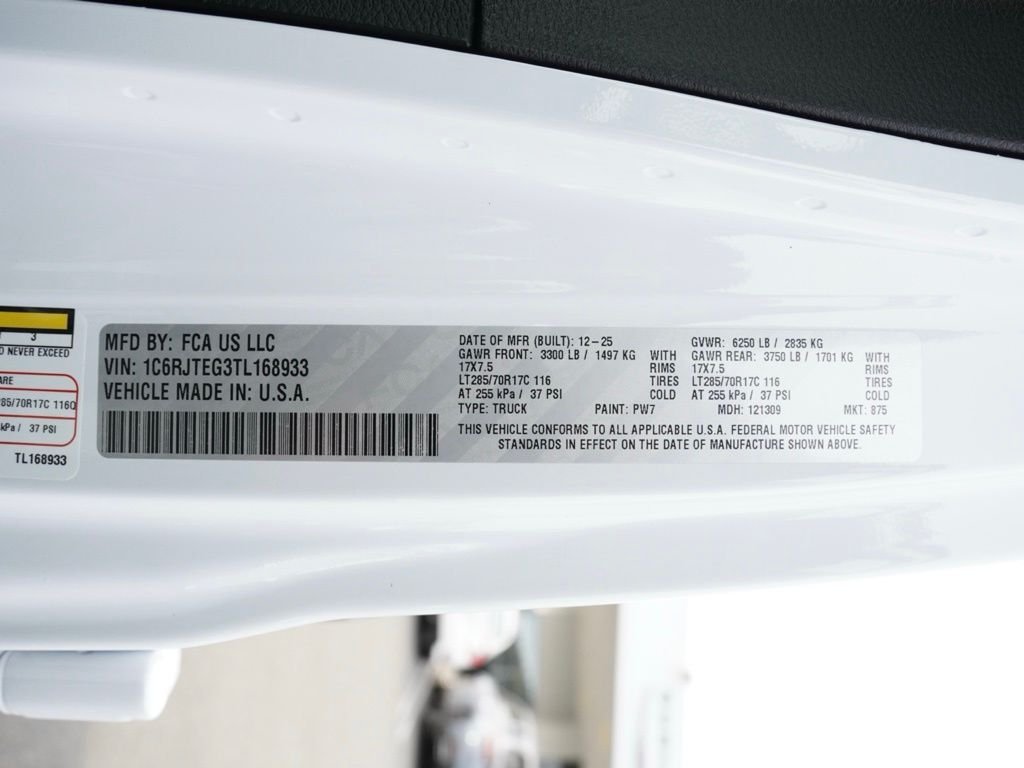 New 2026 Bright White Clear-Coat Exterior Paint Jeep Mojave image 30