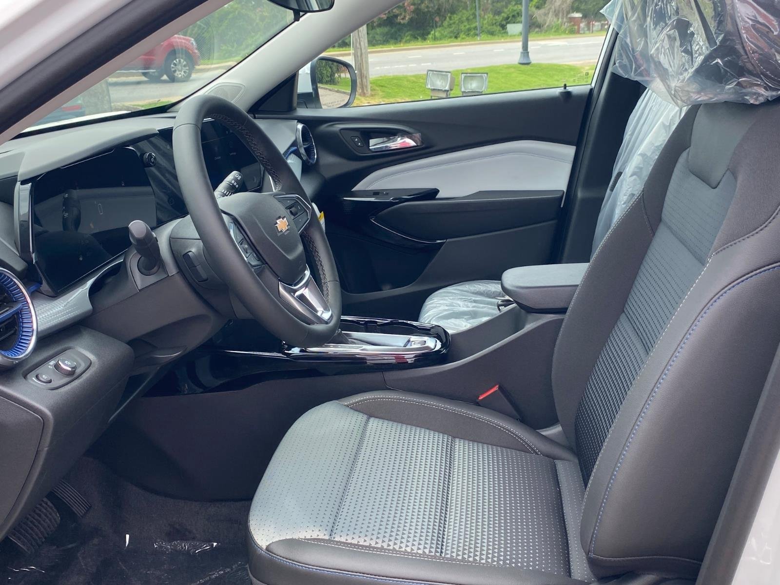 2026 Chevrolet Trax LT - Photo 12
