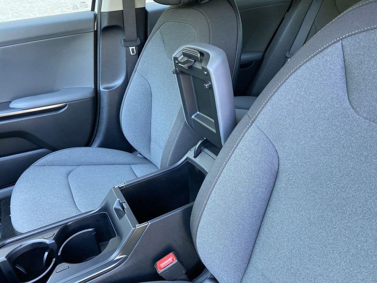 New 2026 Snow White Pearl Kia LXS image 39