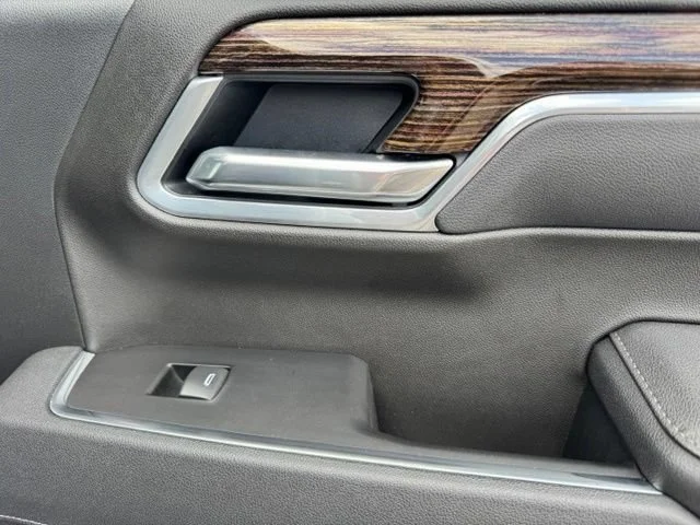 Certified Used 2025 Sterling Metallic GMC Elevation image 21