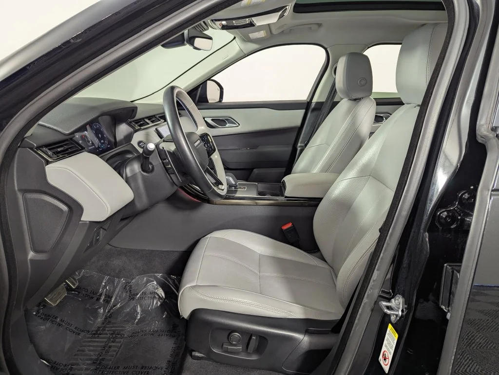 Certified Used 2025 Black Land Rover Dynamic SE image 4