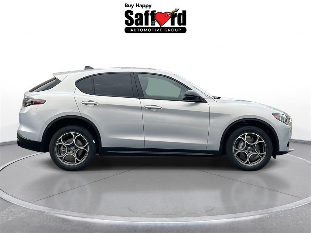 2025 Alfa Romeo Stelvio Base's photo