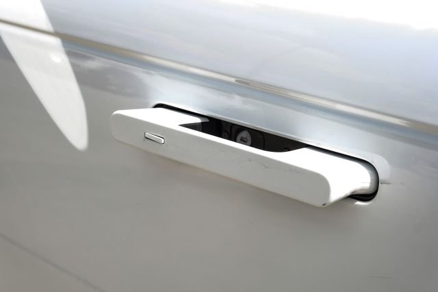 Used 2025 White Land Rover SE image 45
