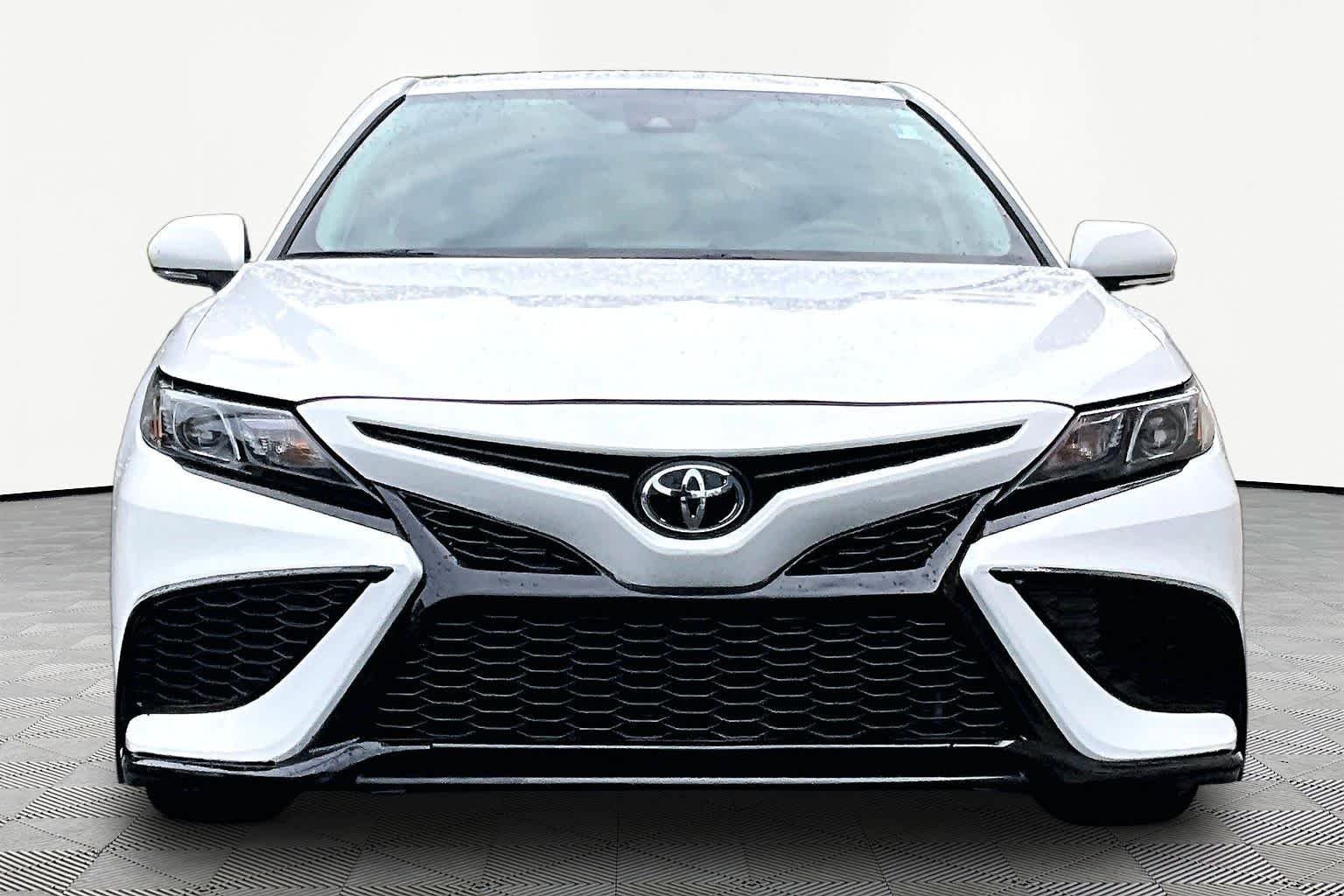 Certified Used 2024 Ice Cap Toyota SE image 4