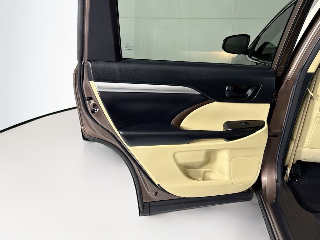 Used 2018 Walnut Toyota LE Plus image 26