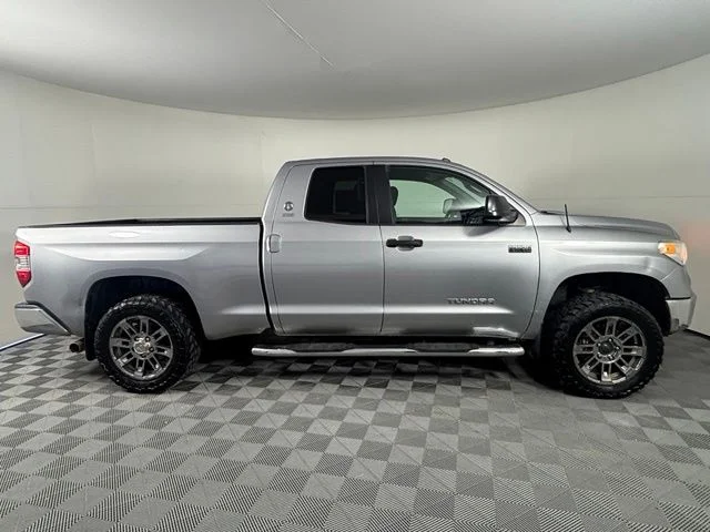 Used 2015 Silver Toyota SR5 image 8