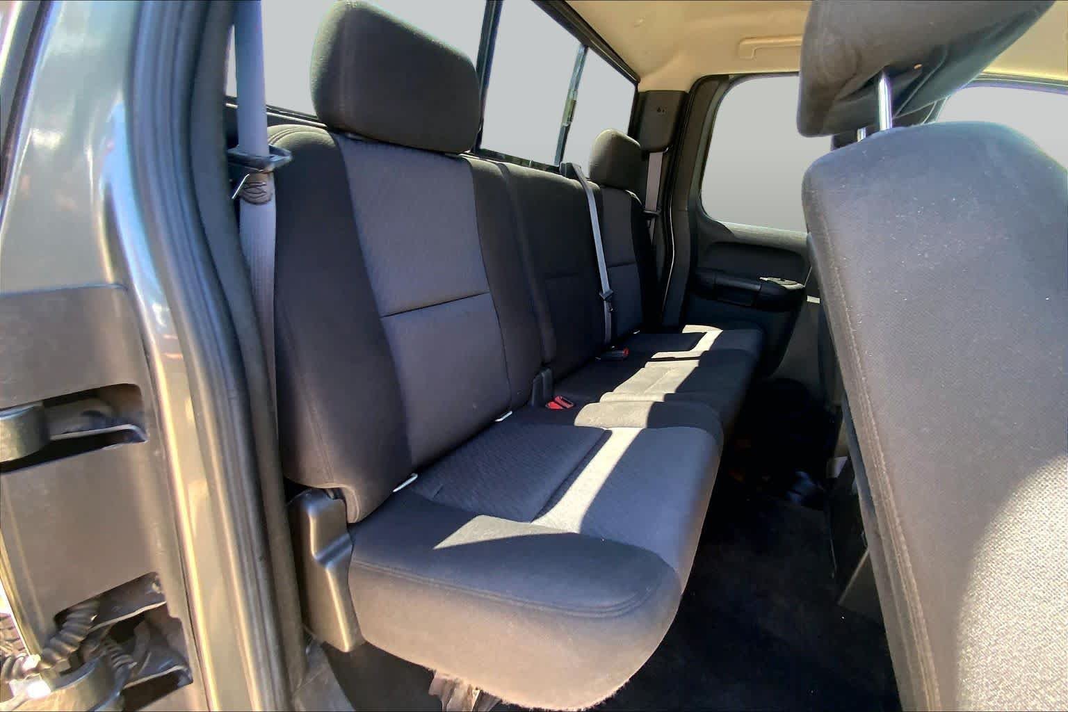 Used 2011 STEEL GREEN METALLIC Chevrolet LT image 17