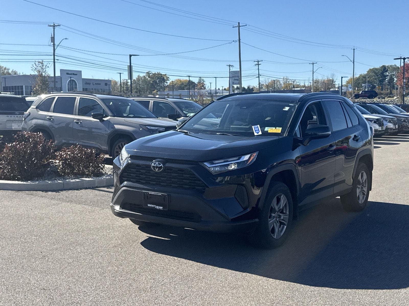 Used 2022 Midnight Black Metallic Toyota XLE image 5