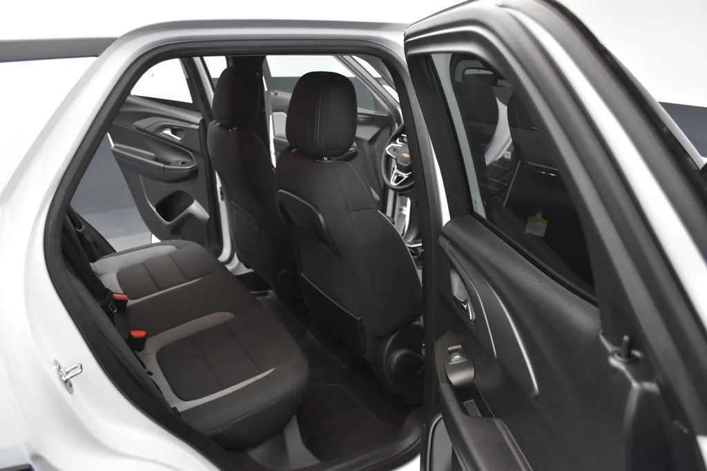 New 2026 Summit White Chevrolet LT image 23
