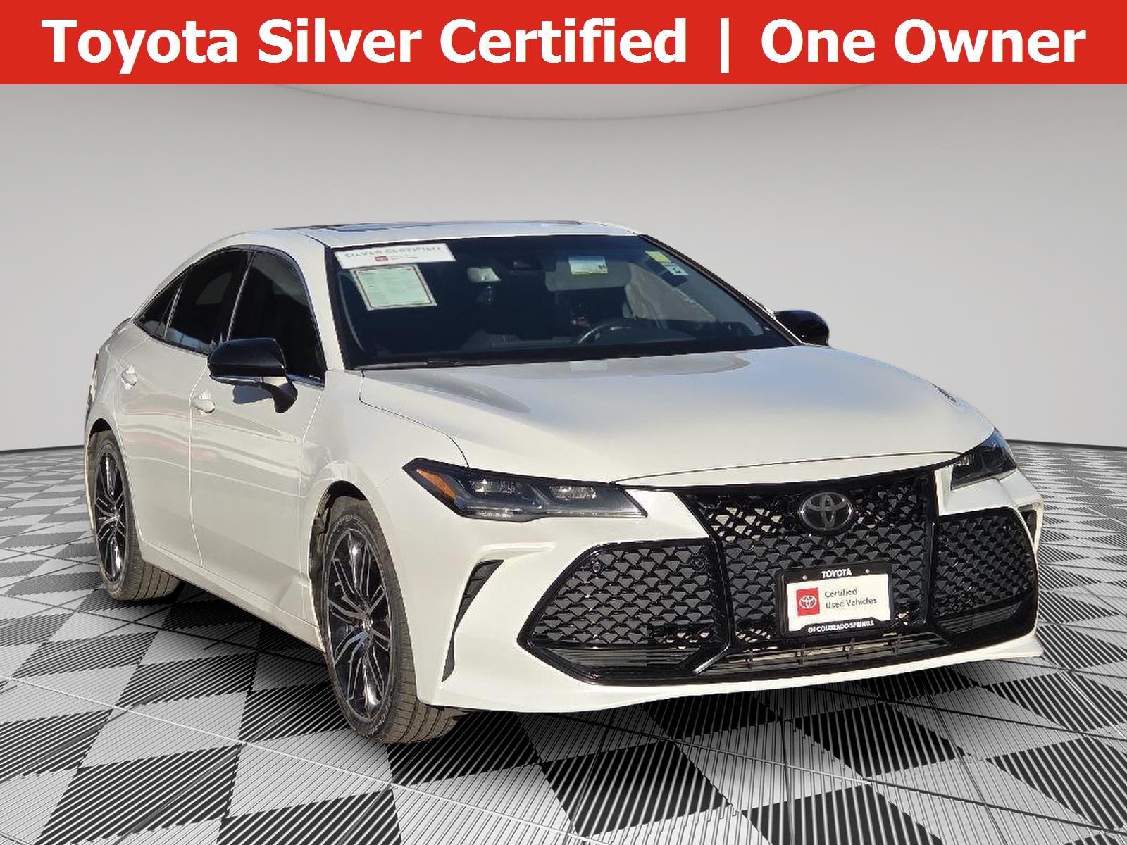 2019 Toyota Avalon Touring's photo