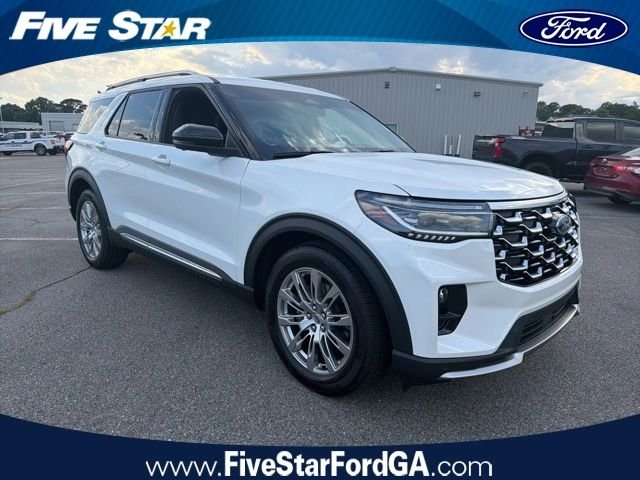 2026 Ford Explorer Platinum's photo
