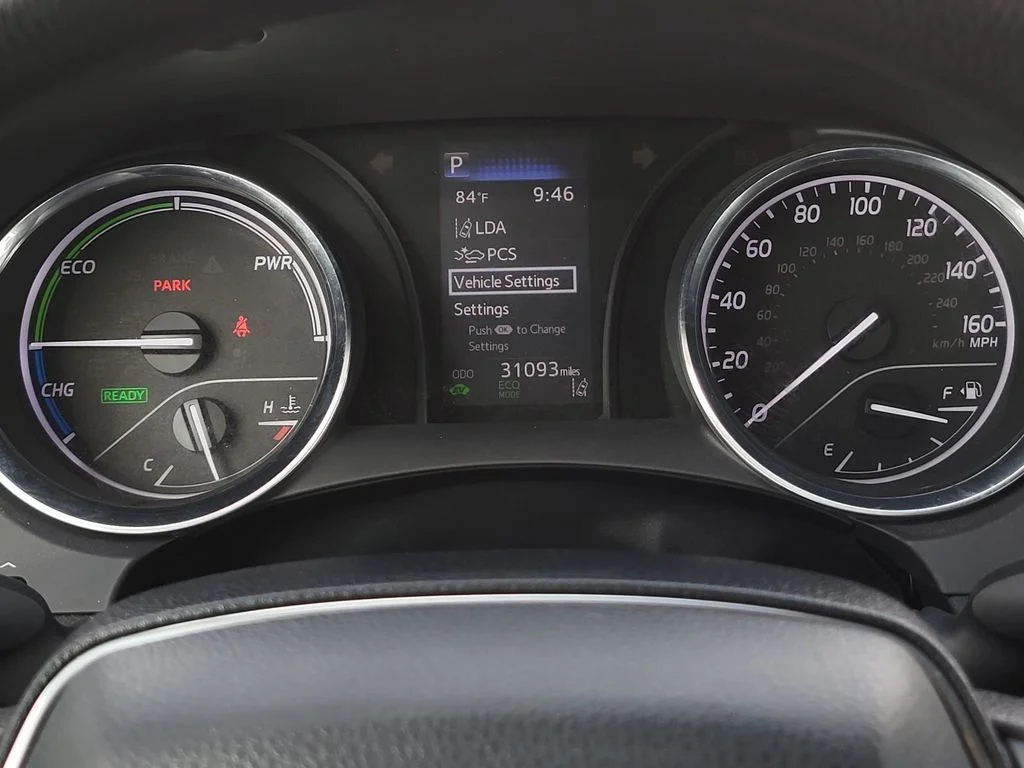 Used 2020 Silver Toyota LE image 27
