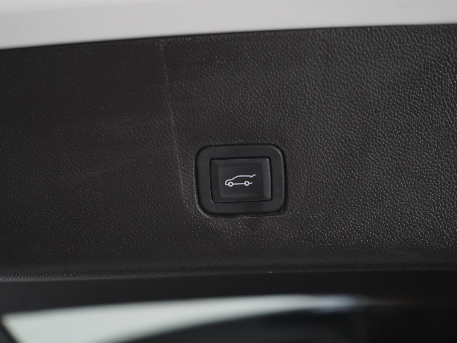 Used 2019 Summit White Chevrolet AWD 4dr High Country w/2LZ image 17