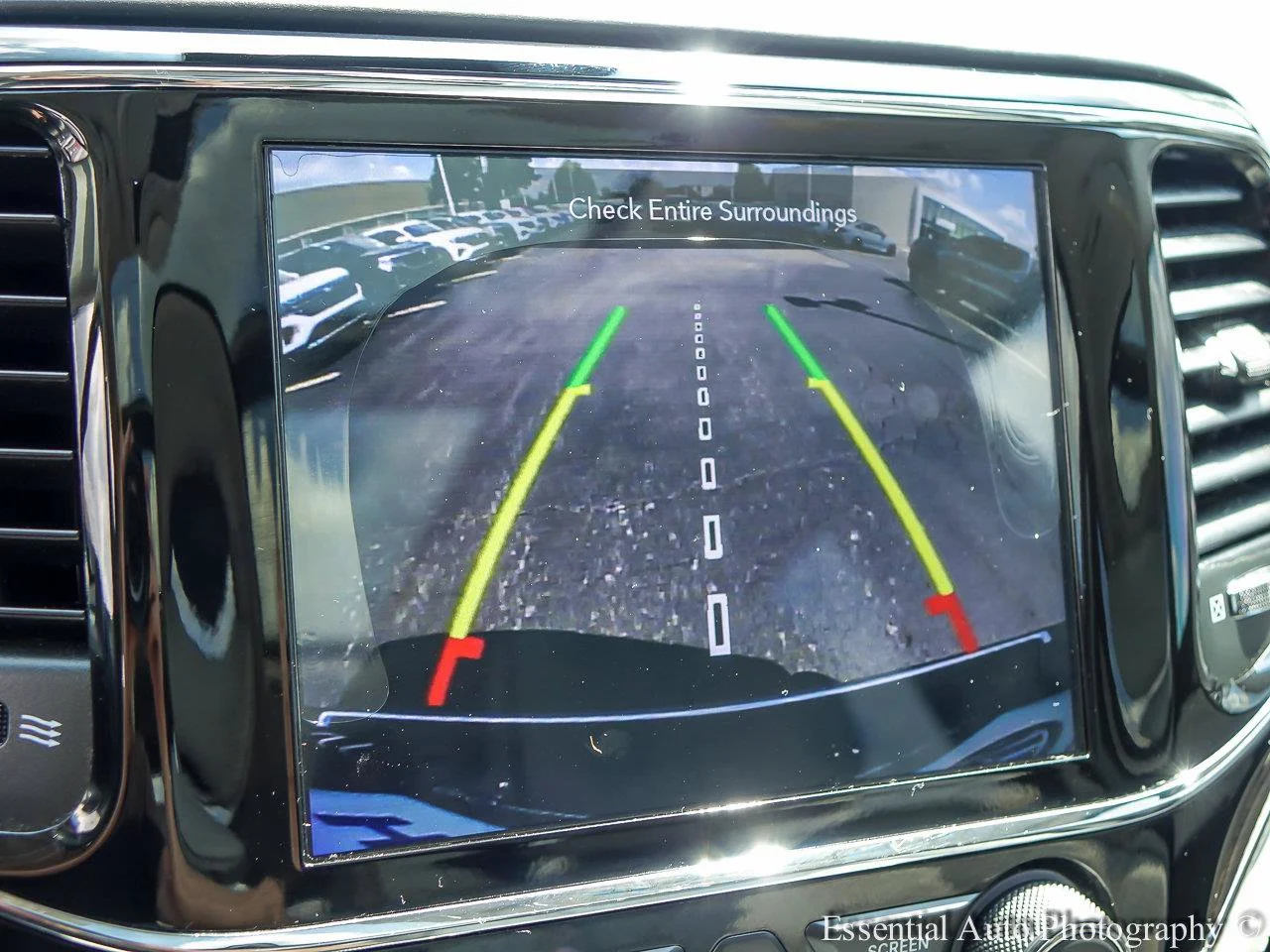 Used 2020 Diamond Black Crystal Pearlcoat Jeep Summit image 15