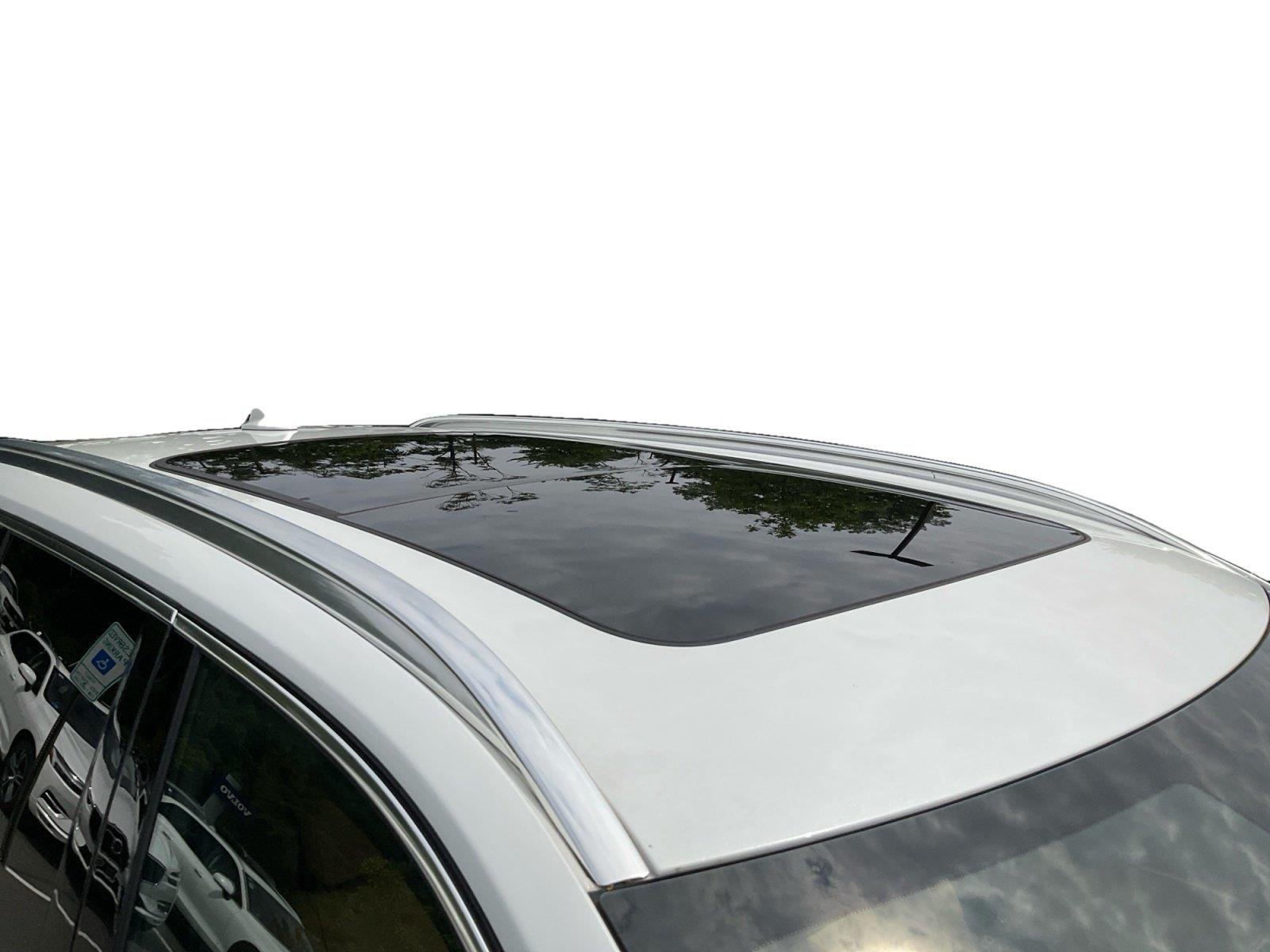 Used 2024 Crystal White Metallic Volvo Ultimate Bright Theme image 14