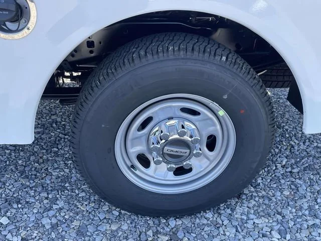 New 2026 Oxford White Ford XL image 26