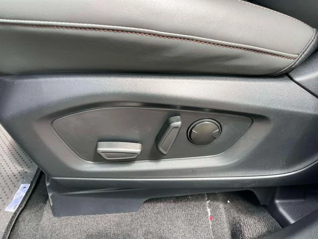 New 2026 Star White Metallic Tri-Coat Ford Active image 25