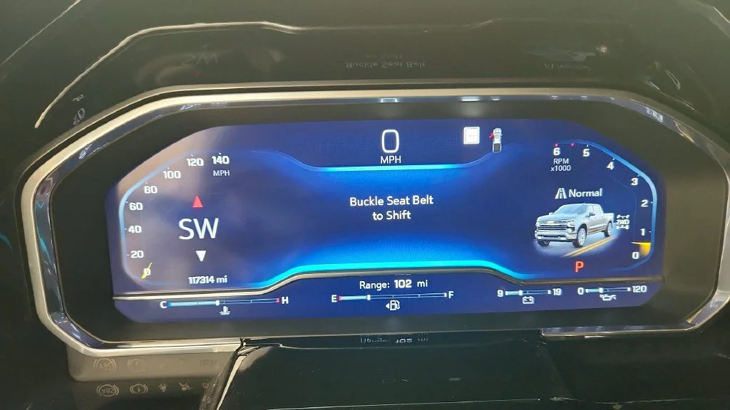 Used 2022 SUMMIT WHITE Chevrolet RST image 16
