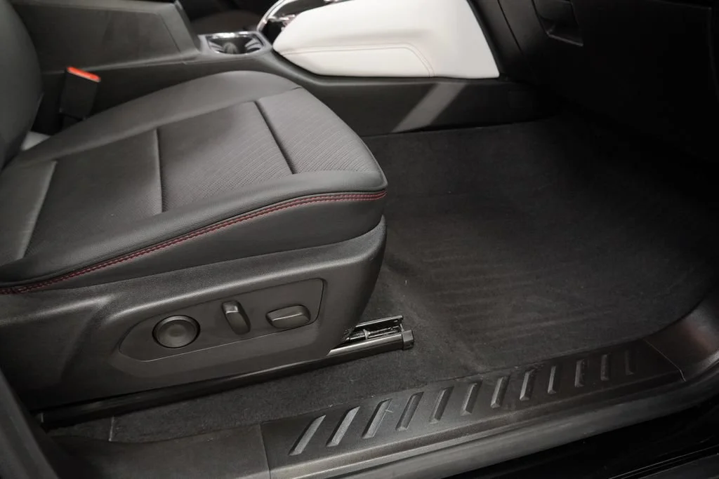 Used 2024 Onyx Black GMC AT4X image 34