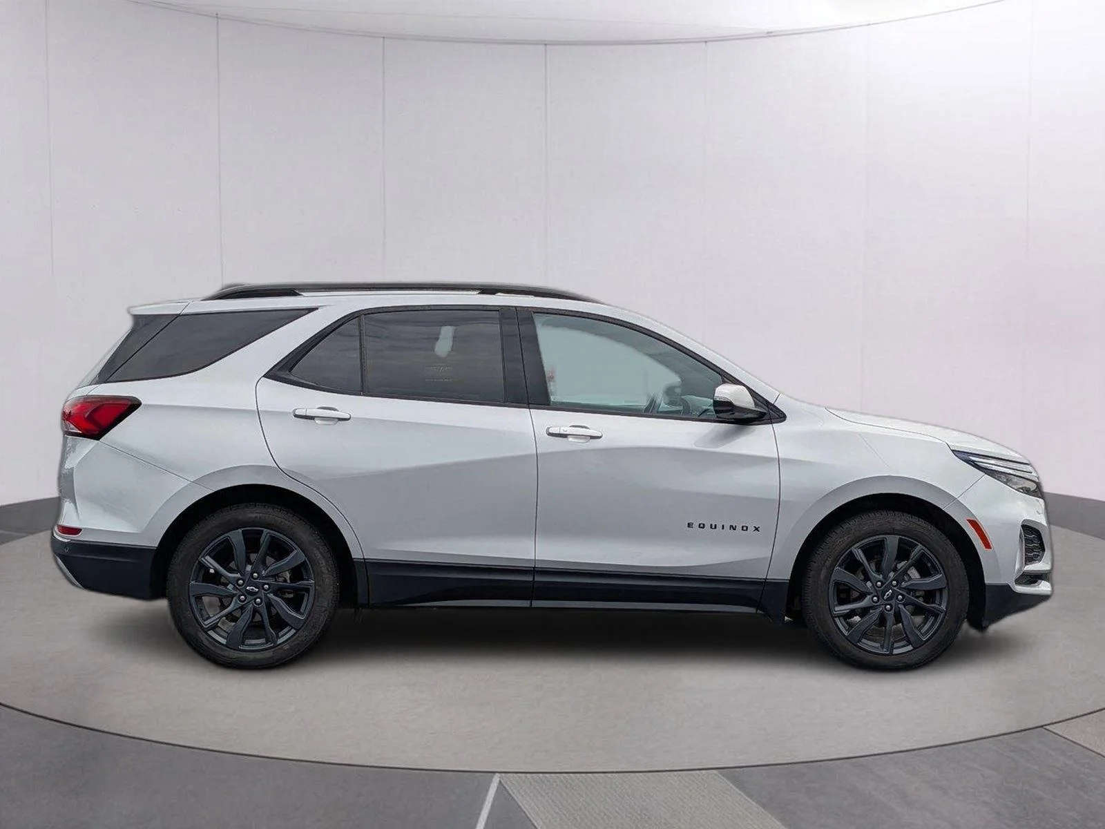 Used 2022 Silver Ice Metallic Chevrolet RS image 6