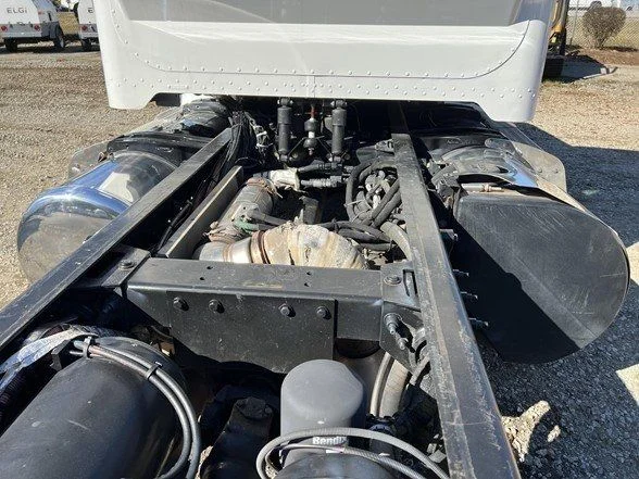 Used 2012 White Peterbilt with 4 Car Cage image 18
