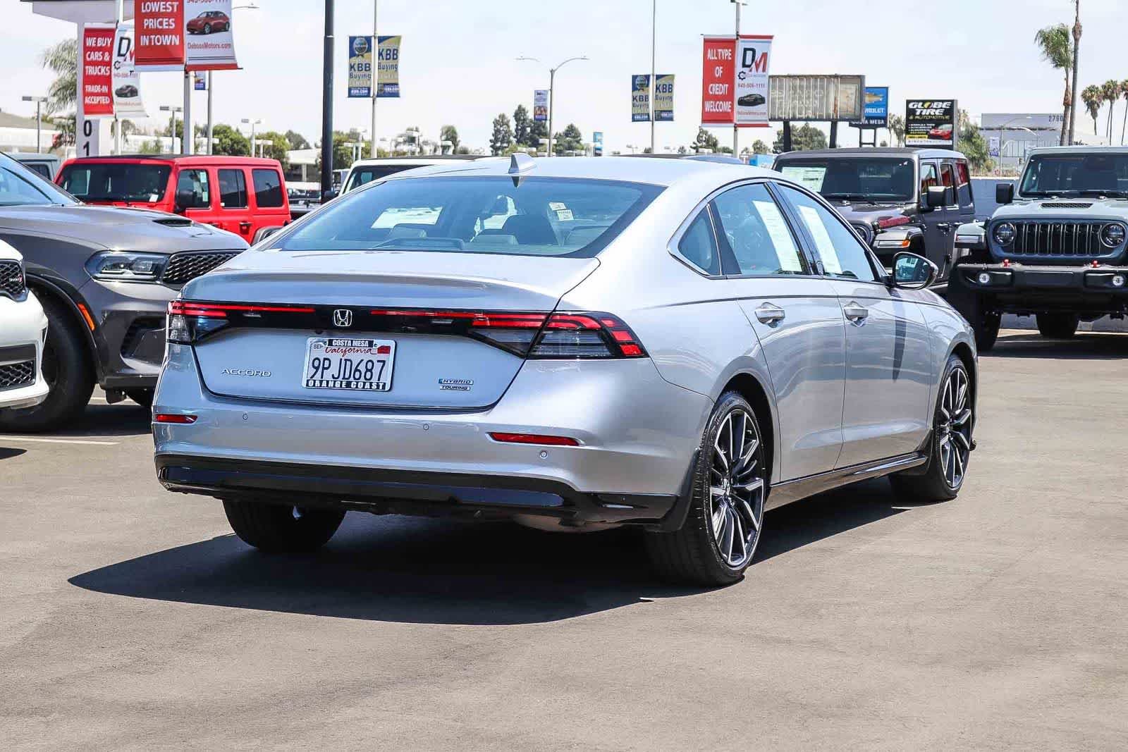 Used 2024 Solar Silver Metallic Honda Touring image 4