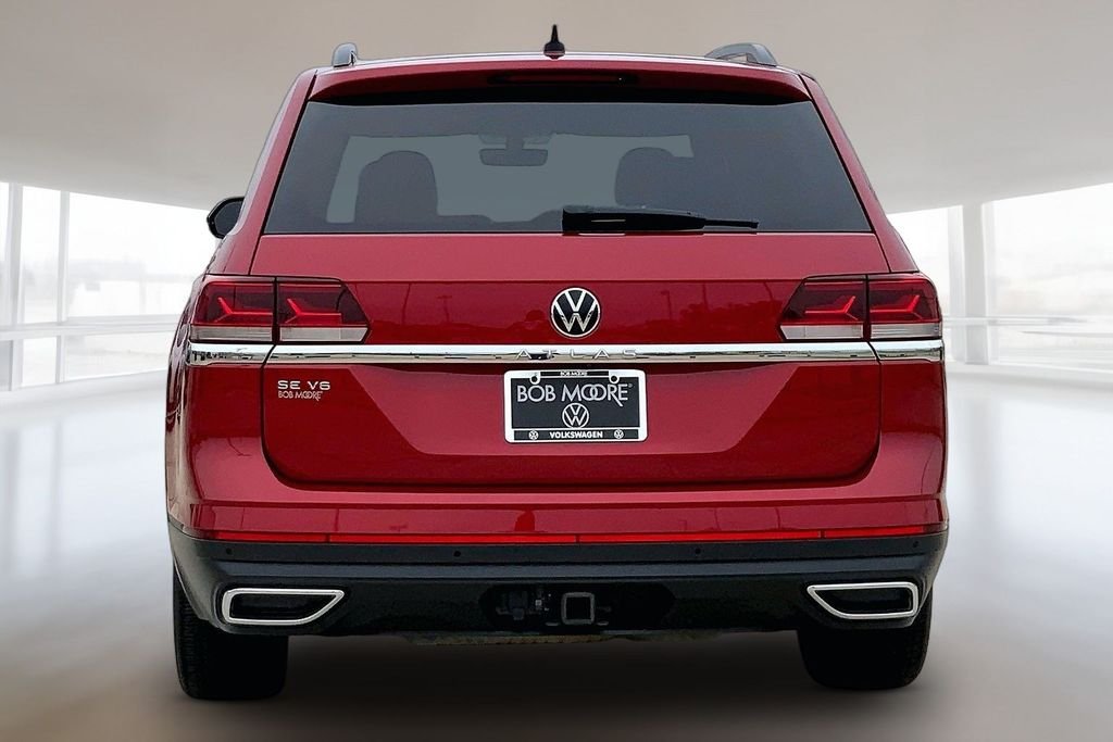 Used 2022 Red Metallic Volkswagen 3.6L V6 SE w/Technology image 4