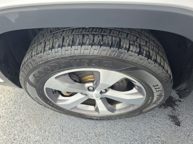 Used 2022 White Jeep Limited image 16