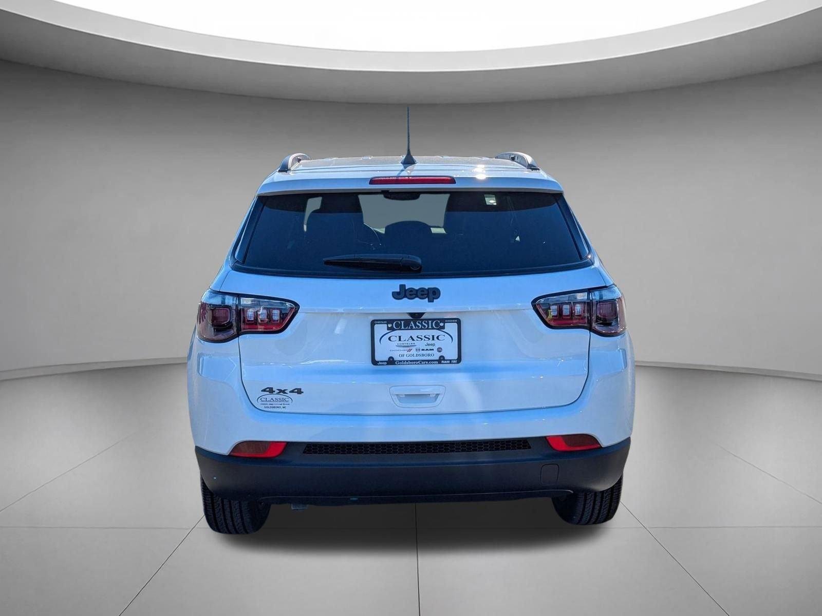 New 2026 Bright White Clear-Coat Exterior Paint Jeep Latitude Altitude image 7