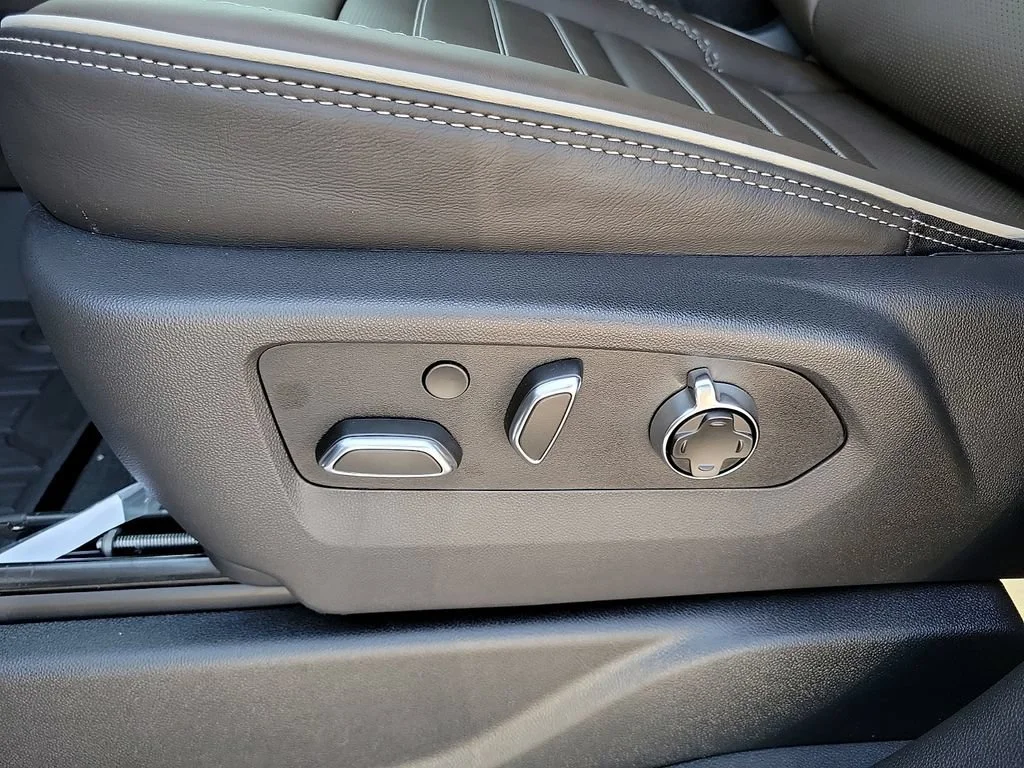 2026 GMC Yukon Denali Ultimate - Photo 20