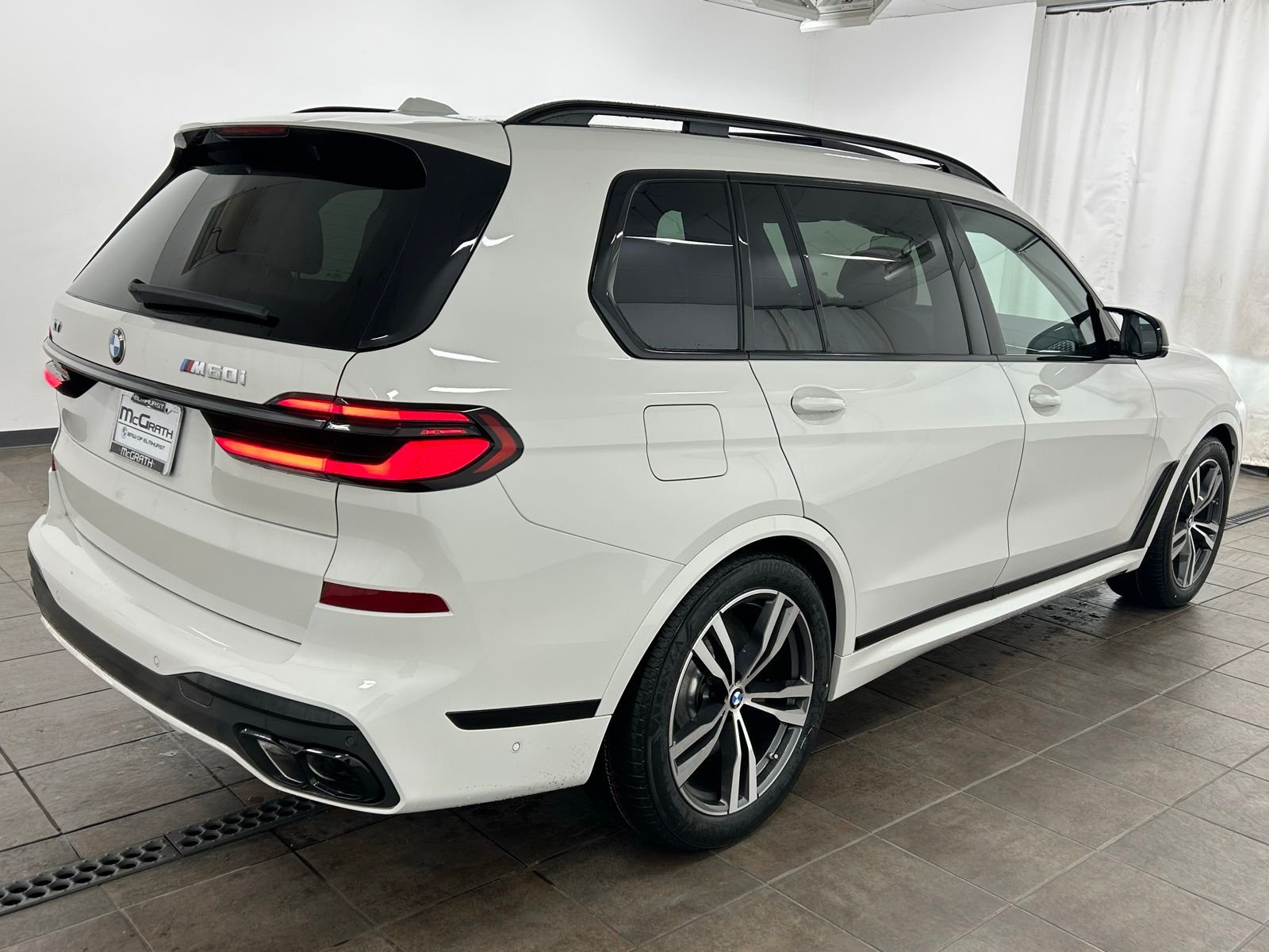 New 2026 Alpine White BMW M60i image 5