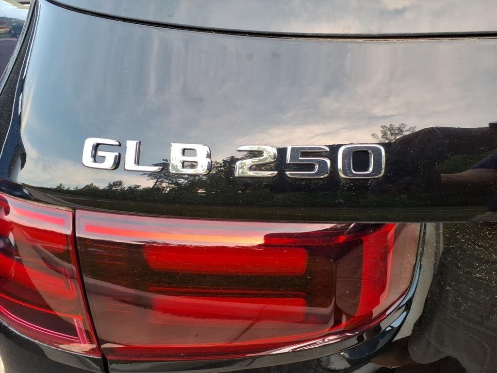 New 2025 BLACK Mercedes-Benz GLB 250 image 29