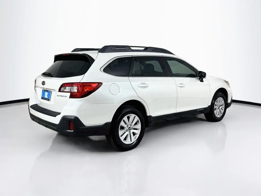 Used 2018 Crystal White Pearl Subaru 2.5i image 8